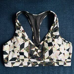 NWOT VS Sport Racerback Sports Bra M Geometric Print